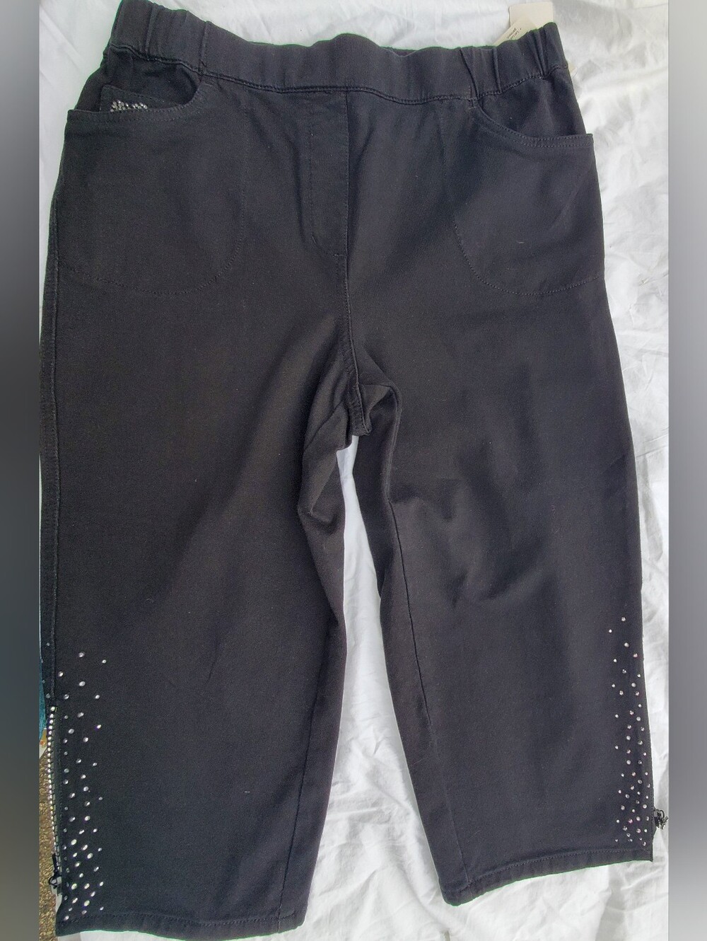 Dream Jeannes Cropped Pants with Rhinestone Embellishments, Womens Medium